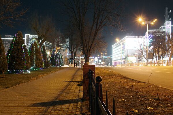 Улицы предновогоднего Ташкента - Sputnik Узбекистан