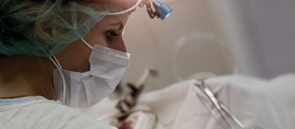 Медсестра в операционной - Sputnik Узбекистан