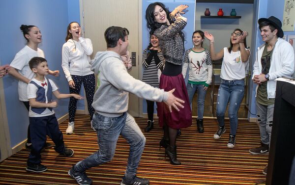 Участники проекта Ты супер! Танцы во время мастер-класс балерины Любови Андреевой - Sputnik Узбекистан