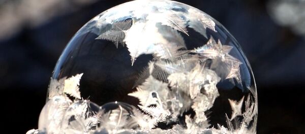 СПУТНИК_Что происходит с мыльным пузырем на морозе - Sputnik Узбекистан