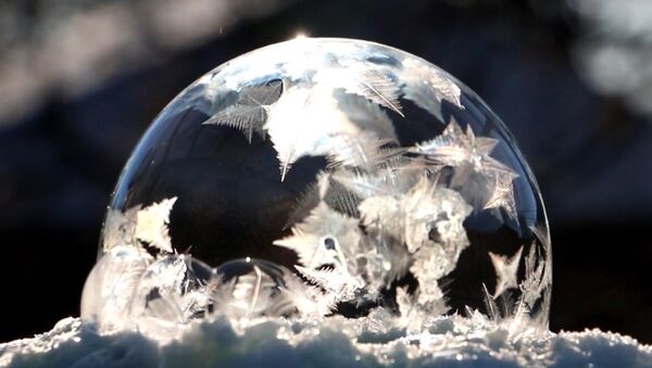СПУТНИК_Что происходит с мыльным пузырем на морозе - Sputnik Узбекистан