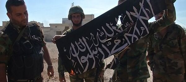 Освобождение Атшана: ликование сирийских солдат и сожжение флага боевиков - Sputnik Узбекистан