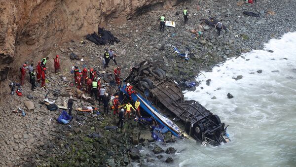 Автобус упал в пропасть в Перу на Панамериканском шоссе в районе Пасамайо - Sputnik Узбекистан