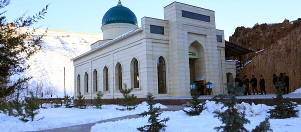 После реконструкции открыта единственная мечеть на перевале Камчик Ислом нури - Sputnik Узбекистан