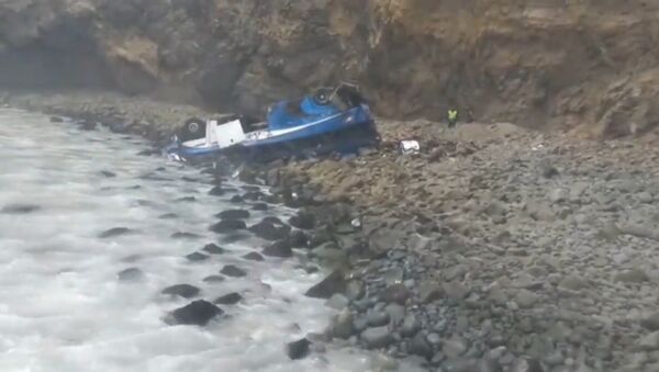 Автобус более чем с 50 пассажирами рухнул в стометровую пропасть в Перу - Sputnik Узбекистан