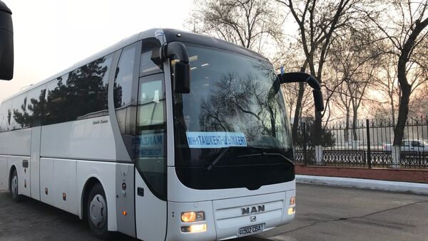 Первый пилотный автобусный рейс между Узбекистаном и Казахстаном по междугороднему маршруту Ташкент-Чимкент запущен в пятницу утром с автовокзала в столице Узбекистана - Sputnik Узбекистан