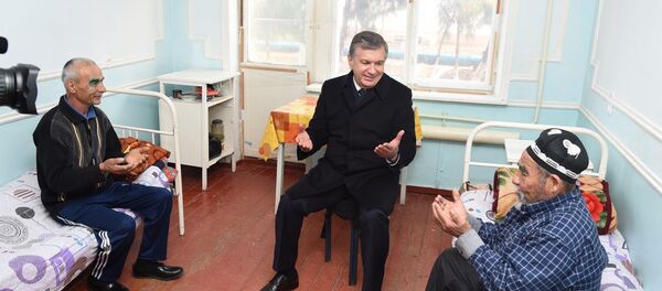  Глава Узбекистана Шавкат Мирзиёев ознакомился с деятельностью Янгиюльского районного медицинского объединения - Sputnik Узбекистан