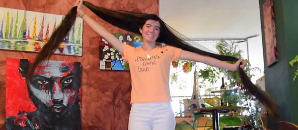 СПУТНИК_Рапунцель из Аргентины: девушка отрастила волосы длиной 1,53 м - Sputnik Узбекистан