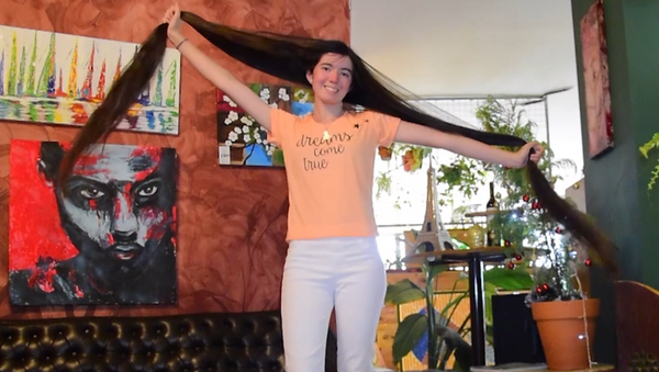 СПУТНИК_Рапунцель из Аргентины: девушка отрастила волосы длиной 1,53 м - Sputnik Узбекистан