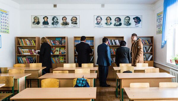 Книги в русском классе одной из школ Узбекистана - Sputnik Узбекистан
