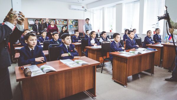 Ученики в классе русского языка в одной из школ Узбекистана - Sputnik Ўзбекистон