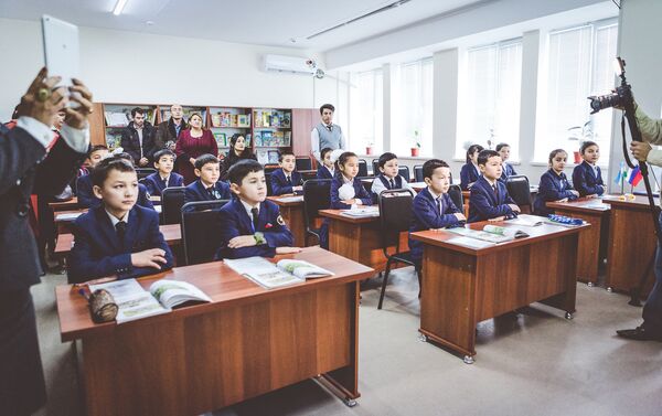 Ученики в классе русского языка в одной из школ Узбекистана - Sputnik Узбекистан