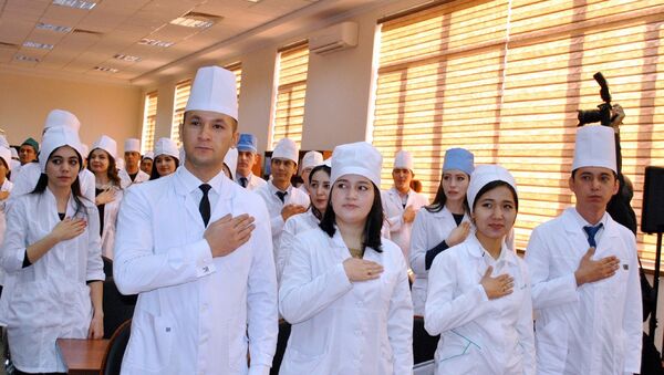 Студенты медицинского вуза - Sputnik Узбекистан