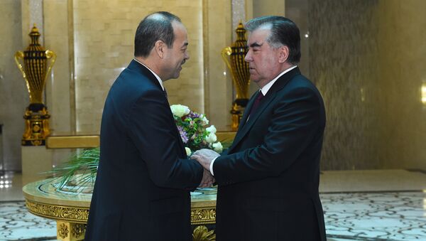 Встреча президента Таджикистана Эмомали Рахмона с премьер-министром Узбекистана Абдуллой Ариповым - Sputnik Ўзбекистон