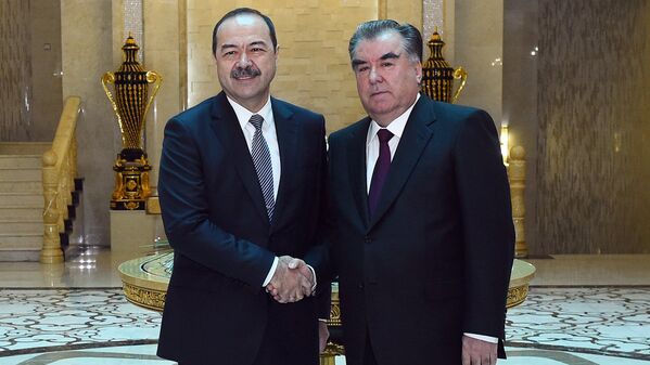 Встреча президента Таджикистана Эмомали Рахмона с премьер-министром Узбекистана Абдуллой Ариповым - Sputnik Узбекистан