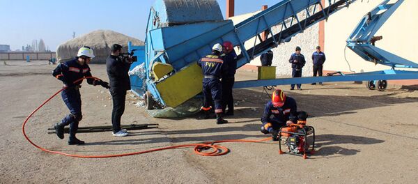 На территории хлопкоочистительного завода Узбекистан Юкоричирчикского района Ташкентской области проведено показательное тактико-специальное учение МЧС  - Sputnik Узбекистан