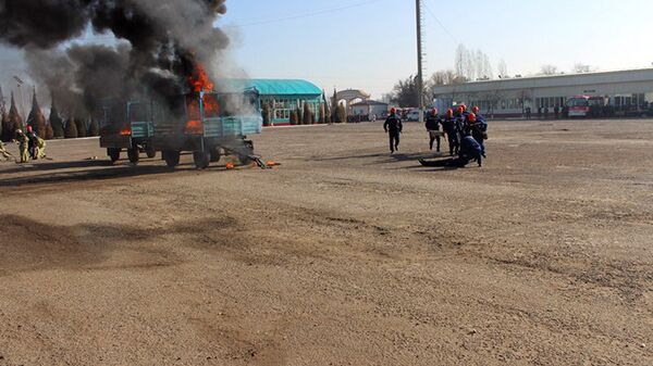 На территории хлопкоочистительного завода Узбекистан Юкоричирчикского района Ташкентской области проведено показательное тактико-специальное учение МЧС На территории хлопкоочистительного завода Узбекистан Юкоричирчикского района Ташкентской области проведено показательное тактико-специальное учение МЧС - Sputnik Узбекистан
