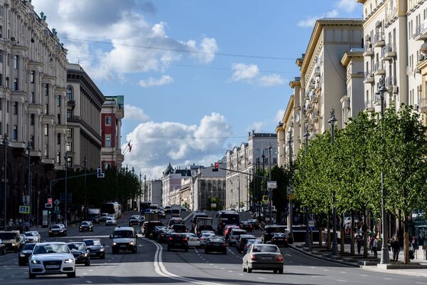 Тверская улица — одна из крупнейших улиц центра Москвы, 2017 год. - Sputnik Узбекистан