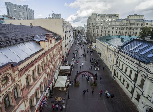 Вид на улицу Старый Арбат в Москве, 2016 год. Самая известная и любимая пешеходная улица гостей столицы. - Sputnik Узбекистан