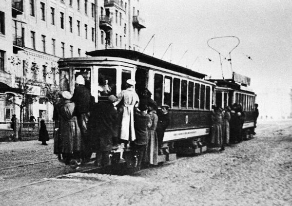 Московский трамвай начала 1920-х годов. Торжественное открытие состоялось 25 марта (6 апреля) 1899 года. - Sputnik Узбекистан