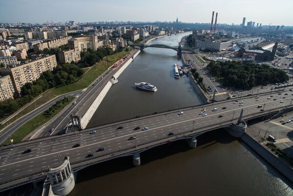 Бородинский мост считается одним из старейших в своем роде в центре Москвы. - Sputnik Узбекистан