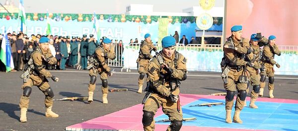 Празднование Дня защитников Родины в Ташкенте - Sputnik Узбекистан