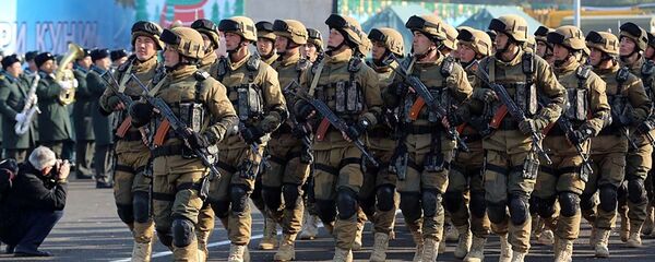 Празднование дня защитников Родины в Ташкенте - Sputnik Ўзбекистон