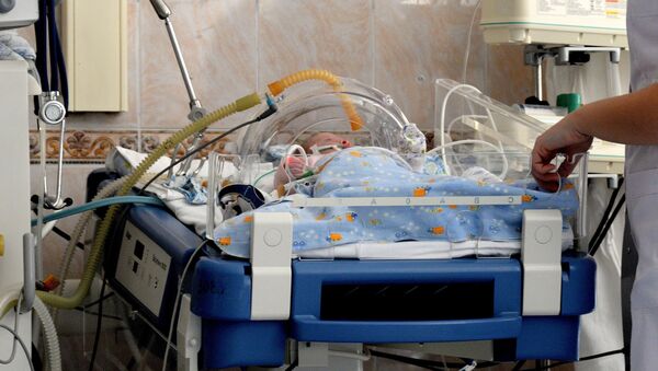 Младенец в отделении детской реанимации - Sputnik Узбекистан