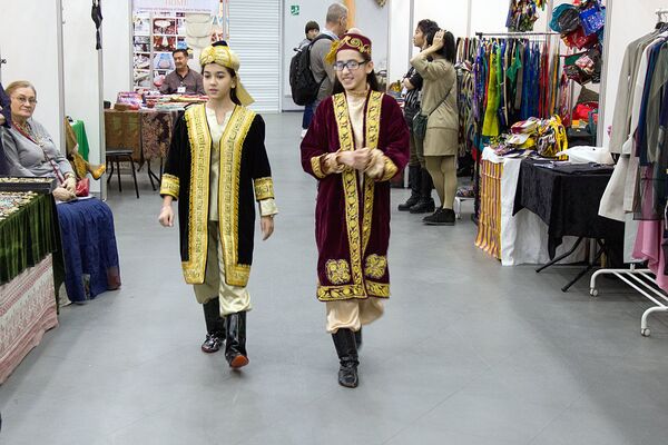 Выставка Восточный базар Тюбетейка - Sputnik Узбекистан
