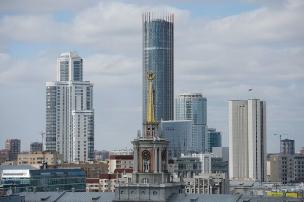 Вид на Екатеринбург с колокольни храма Большой Златоуст - Sputnik Узбекистан