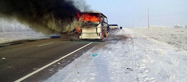 Сгоревший автобус, в котором погибли 52 человека из Узбекистана Сгоревший автобус, в котором погибли 52 человека из Узбекистана - Sputnik Ўзбекистон