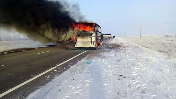 Сгоревший автобус, в котором погибли 52 человека из Узбекистана - Sputnik Ўзбекистон
