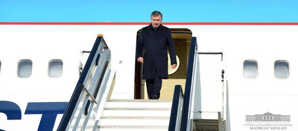 Президент Узбекистана Шавкат Мирзиёев прибыл в Сурхандарьинскую область Президент Узбекистана Шавкат Мирзиёев прибыл в Сурхандарьинскую область - Sputnik Ўзбекистон