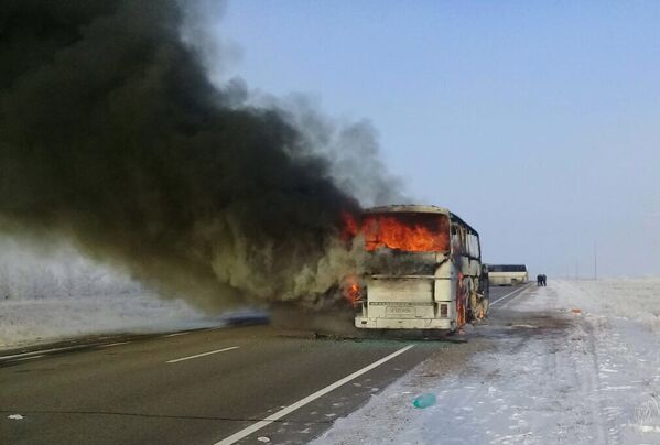 Более 50 человек погибли в загоревшемся автобусе в Казахстане - Sputnik Узбекистан