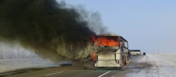 Более 50 человек погибли в загоревшемся автобусе в Казахстане - Sputnik Ўзбекистон
