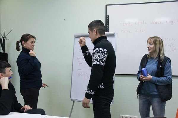 Языковой практикум для мигрантов в Библиотеке им. Н.А. Некрасова, в Москве - Sputnik Узбекистан