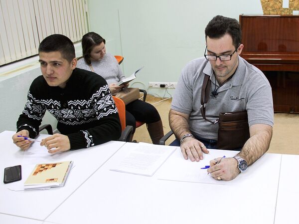 Языковой практикум для мигрантов в Библиотеке им. Н.А. Некрасова, в Москве - Sputnik Узбекистан