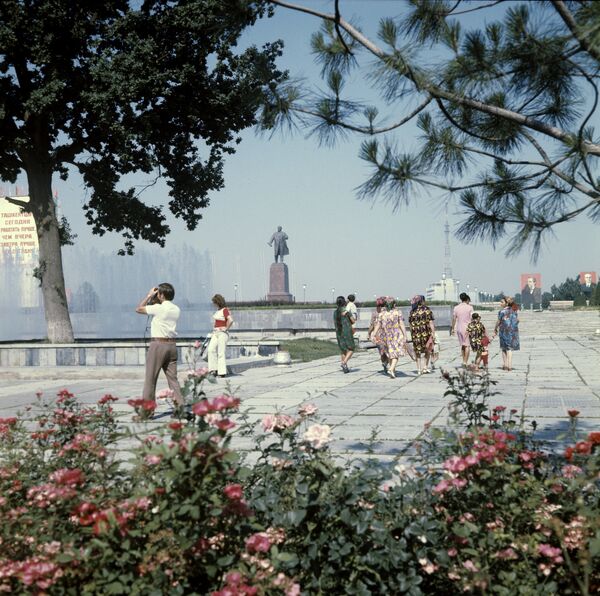 На площади им. Ленина в городе Ташкенте. Узбекская ССР - Sputnik Узбекистан