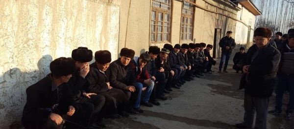 Семьи жертв сгоревших в автобусе в Казахстане Семьи жертв сгоревших в автобусе в Казахстане - Sputnik Ўзбекистон