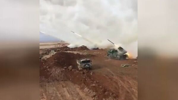 Tureskie voyennie raketnimi ustanovkami obstrelyali pozitsii siriyskix kurdov v Afrine - Sputnik O‘zbekiston