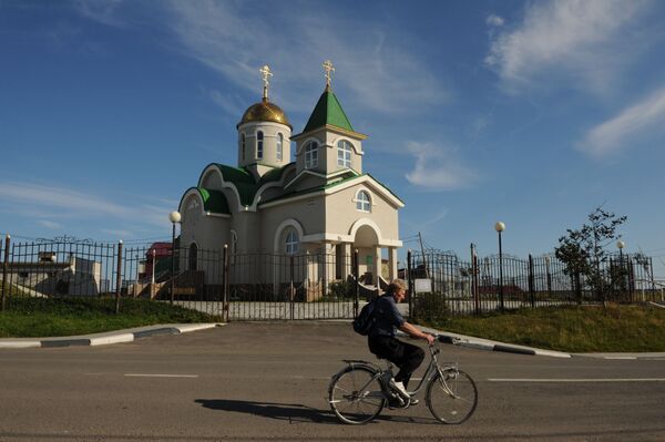 Церковь Троицы Живоначальной в Южно-Курильске на острове Кунашир - Sputnik Узбекистан