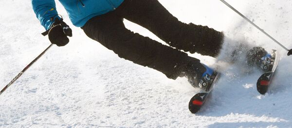 Мужчина на горнолыжном курорте - Sputnik Узбекистан