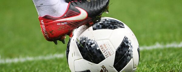 Официальный мяч чемпионата мира по футболу 2018 Telstar 18 - Sputnik Узбекистан