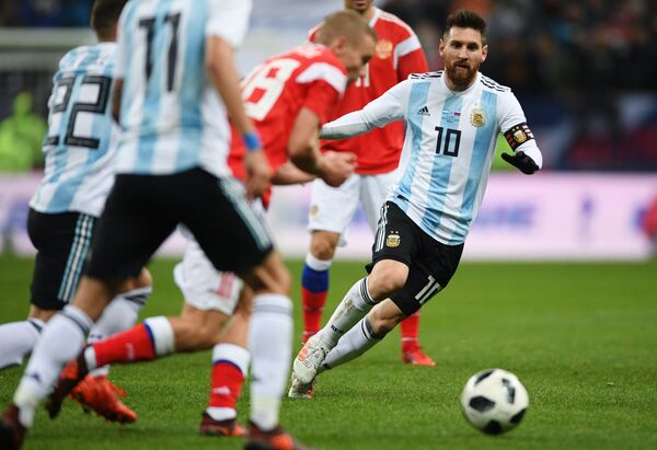 Лидер аргентинской сборной Лионель Месси в товарищеском матче между национальными командами России и Аргентины. - Sputnik Узбекистан