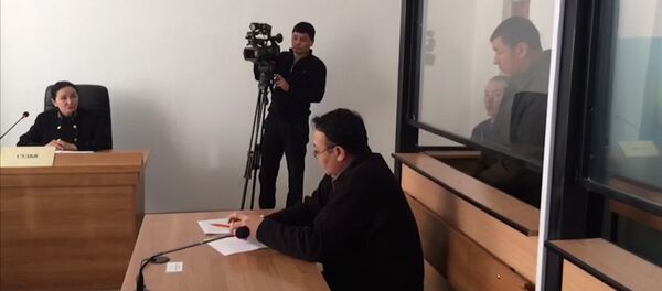 Водителей сгоревшего автобуса привезли в суд в Актобе - Sputnik Узбекистан