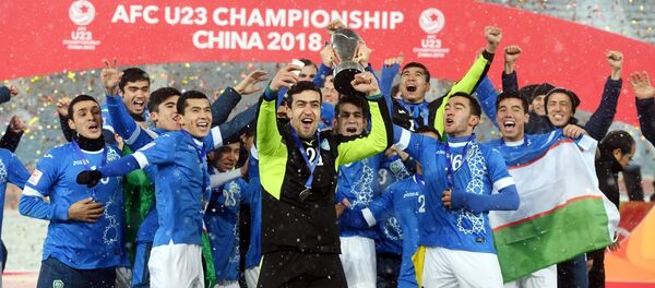 Сборная Узбекистана U23 на церемонии награждения чемпионата Азии - Sputnik Узбекистан