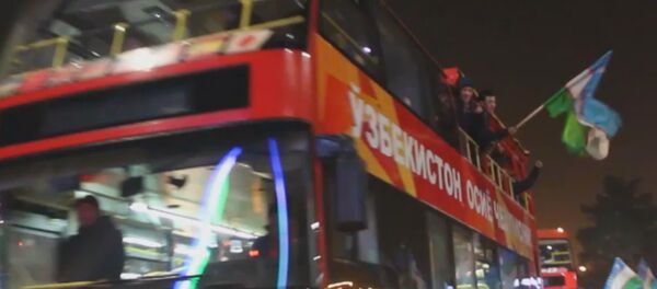 Карнай, сурнай и тысячи флагов: как Ташкент встретил победителей ЧА - Sputnik Узбекистан