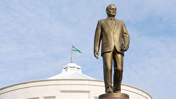 Памятник Исламу Каримову - Sputnik Узбекистан
