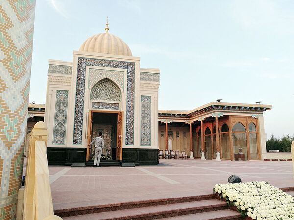 Место захоронения Ислама Каримова в Самарканде, где возведен мавзолей - Sputnik Узбекистан