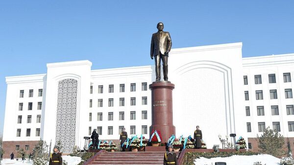 Памятник Ислама Каримова в городе Карши - Sputnik Узбекистан